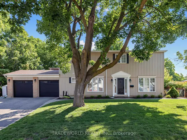 101 Meadowbank Rd, Newmarket, ON L3Y 2Z1