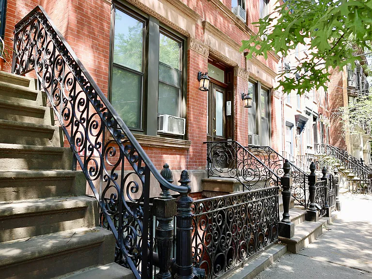 38 W Hamilton Pl #4R — Photo 1