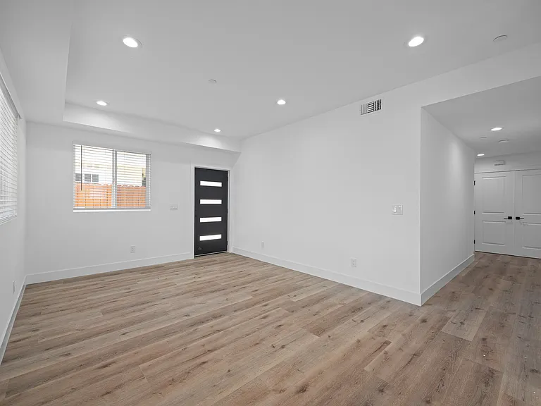 1514 W 206th St — Photo 3