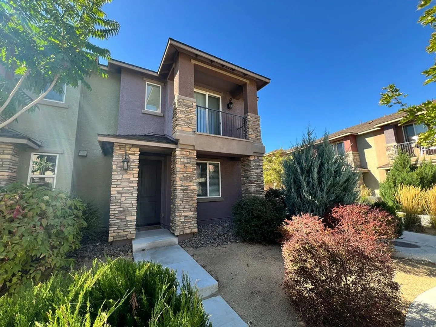 Three Bedroom Two Story Townhome near Virginia Lake — Photo 2