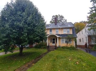 2285 S Overlook Rd, Cleveland Heights, OH 44106