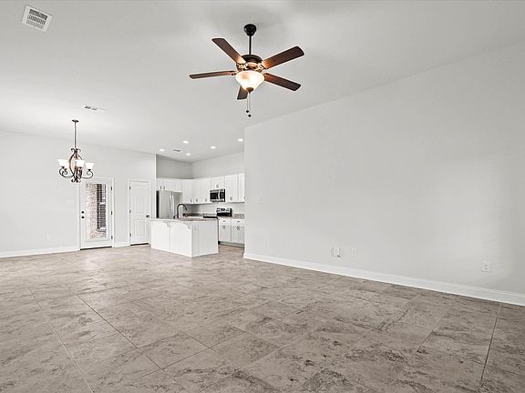 5th image of 1372 Surrey Loop