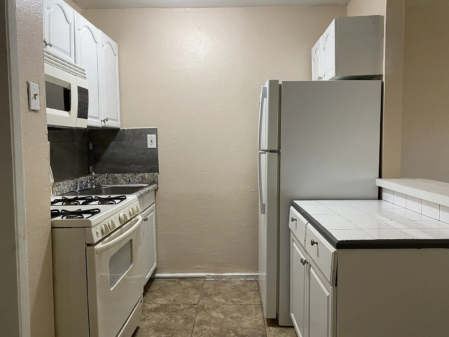 Studio, 1.0 bath, 500 sqft, $725 — Photo 3