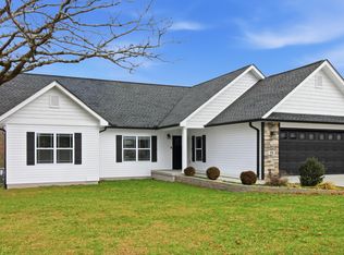 35 Perry Creek Dr, Crossville, TN 38572