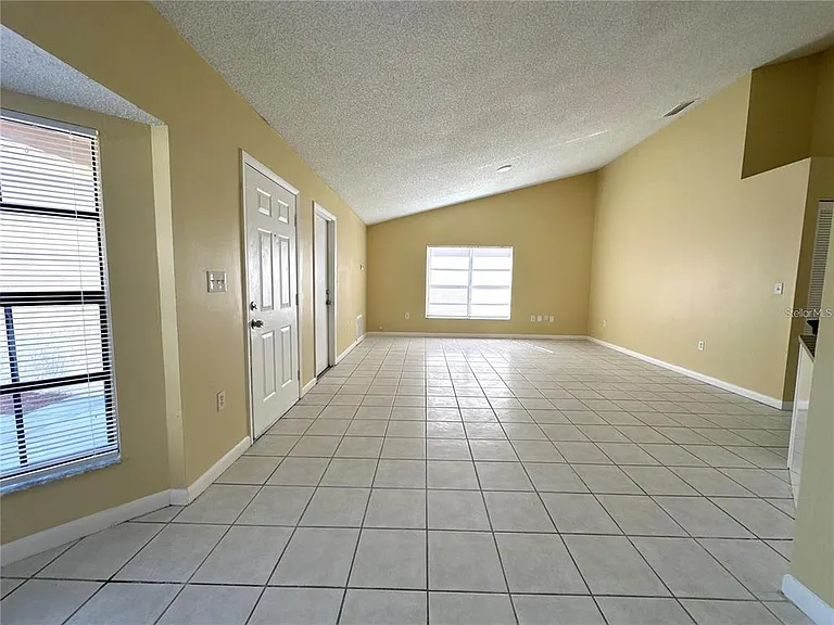 3933 Magnolia Lake Ln — Photo 5