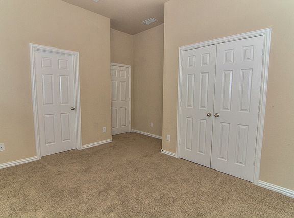 4th image of 2608 Golfview Dr