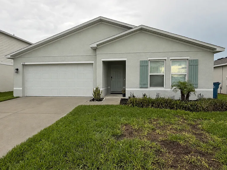 1233 Chester Ave — Photo 1