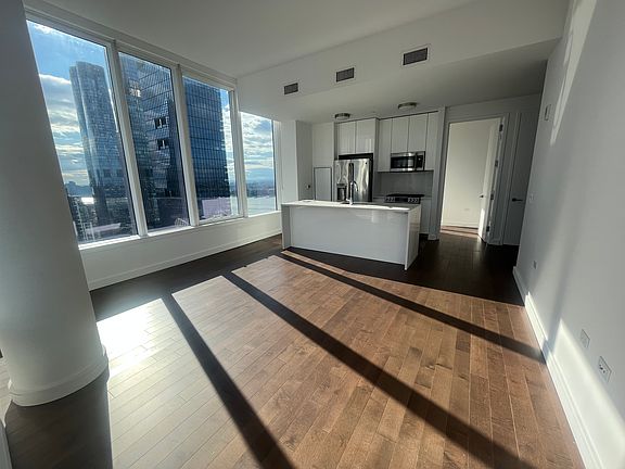 4th image of 515 W 36th St APT Ph3b