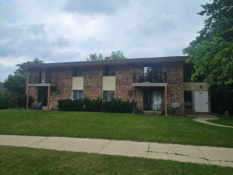 1710 Elder St. (10 Unit) — Photo 1