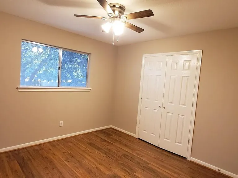 1207 Toby Ln — Photo 15