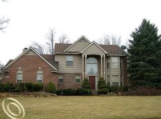12907 Stoneybrooke Ct, South Lyon, MI