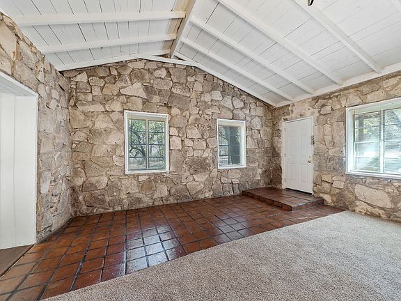 3rd image of 18043 Hilltop Dr