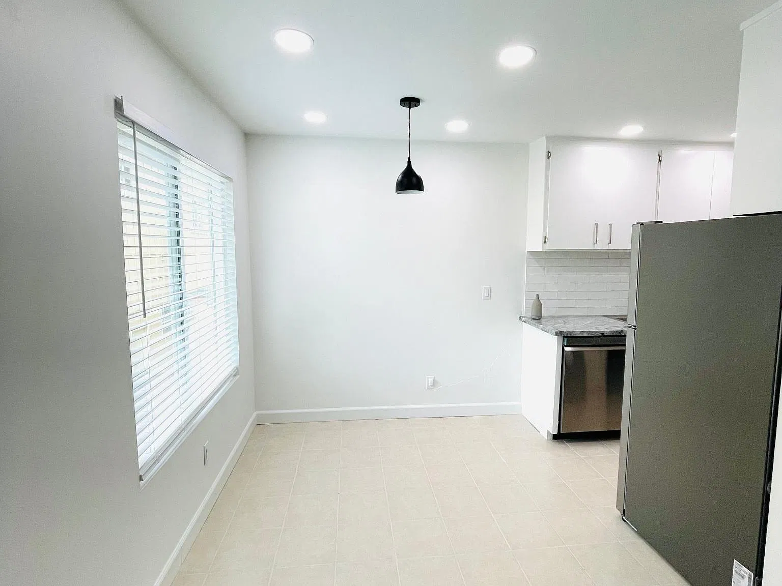 2 bed, 840 sqft, $3,900 — Photo 3