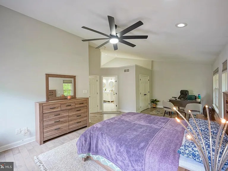 16 Buckingham Pl — Photo 35