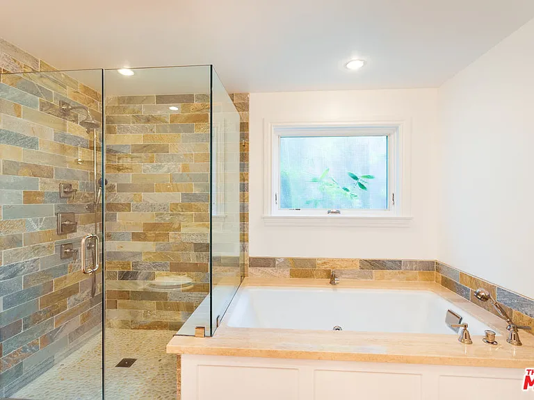 702 Pacific Ave — Photo 23