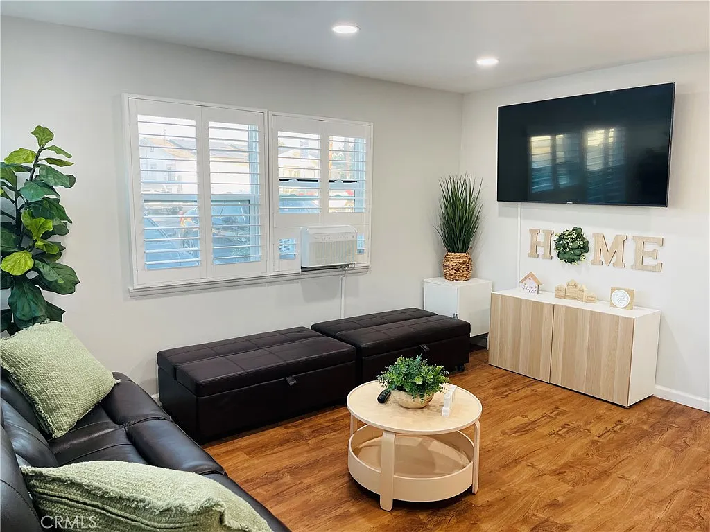 1 bed, 550 sqft, $2,100 — Photo 2