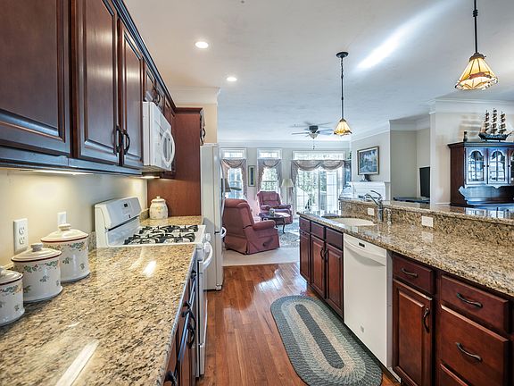 5th image of 97 Stonebridge Dr