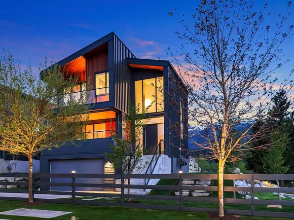 2938 Huckleberry Dr, Squamish, BC V8B 1B2