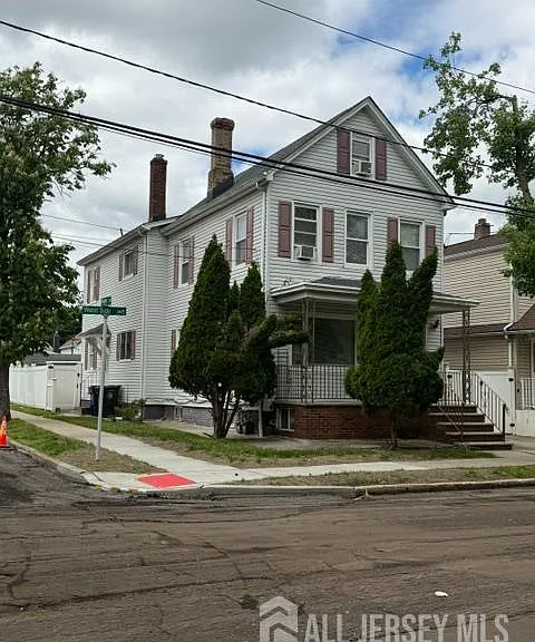 581 W Side Ave — Photo 1
