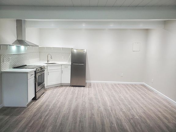 4th image of 943 Timothy Ln Unit B