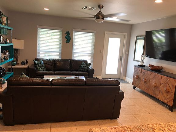 5th image of 301 NW 30th Ct
