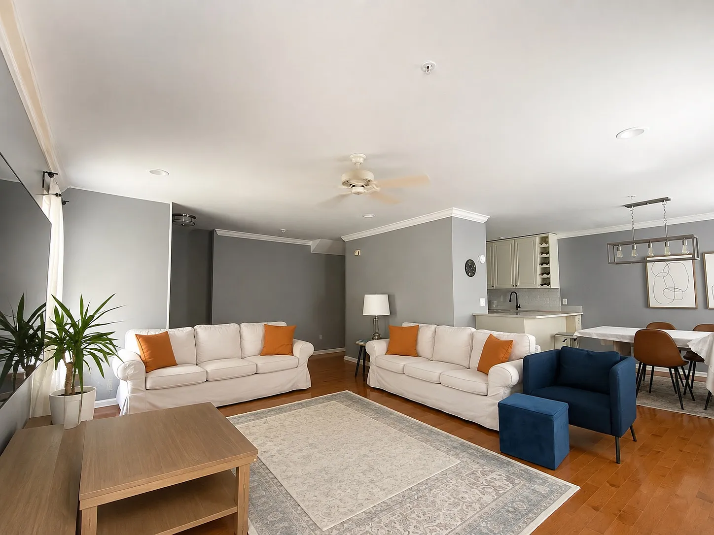 2 bed, 2200 sqft, $3,850 — Photo 1