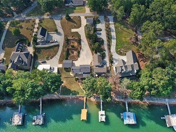 3rd image of 6163 Lake Lanier Heights Rd