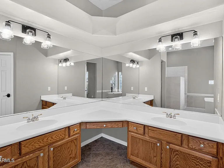 3002 E Sherry Ln — Photo 38