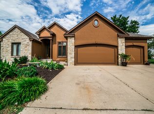 1017 SW Pacific Dr, Lees Summit, MO 64081