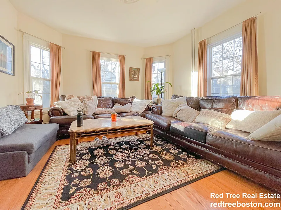 16 Foster St #1