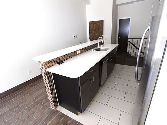 4th image of 186 Green St APT 1R