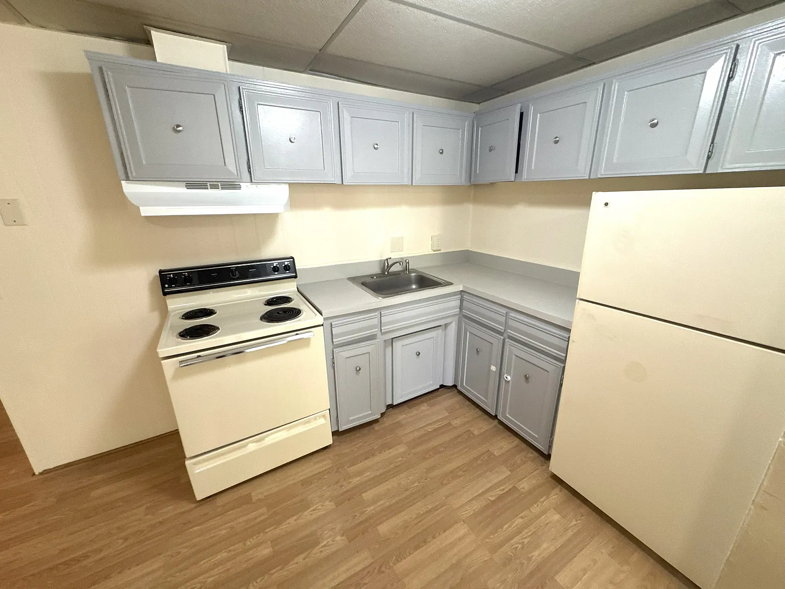 27 Maple Ave — Photo 3