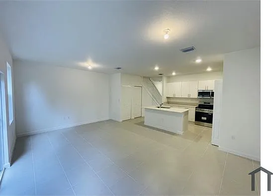 110 NW 10th Pl — Photo 8