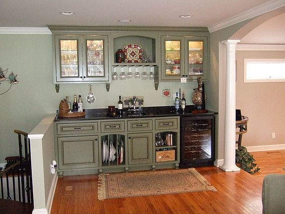 Wet bar and wine fridge