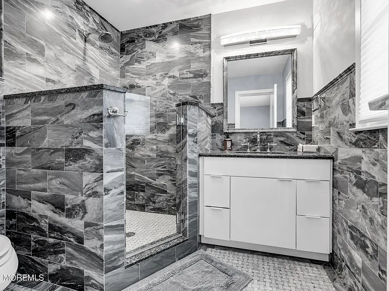 213 Hayes Ct — Photo 18