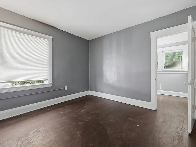 11611 Fairport Avenue — Photo 45