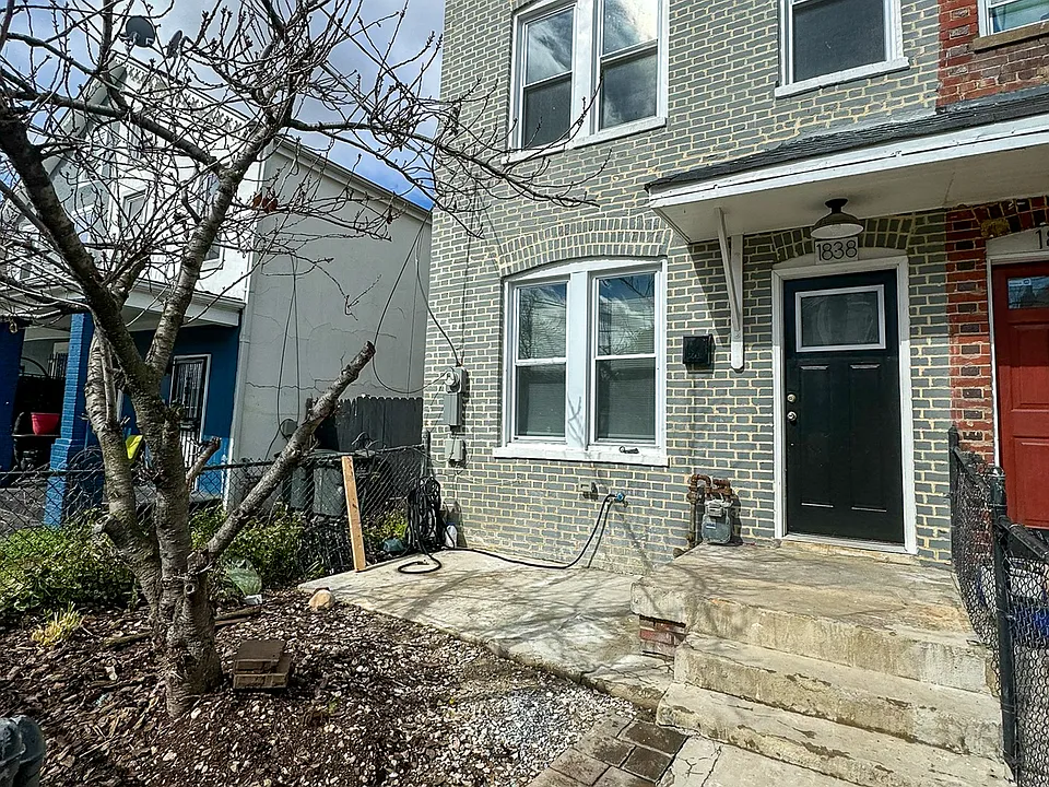 1838 Capitol Ave NE
