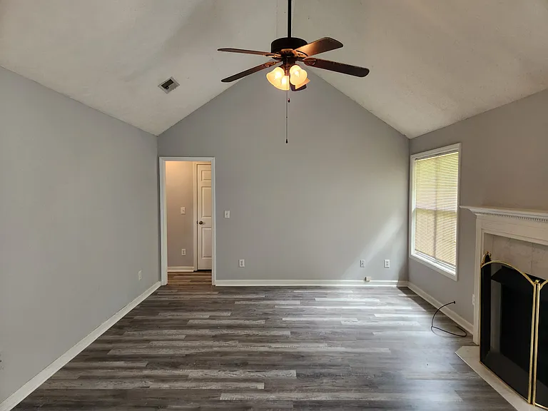 482 Grove Hill Dr — Photo 8