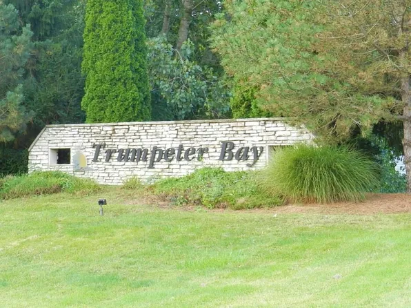 578 Swan River Dr, Benton Harbor, MI 49022