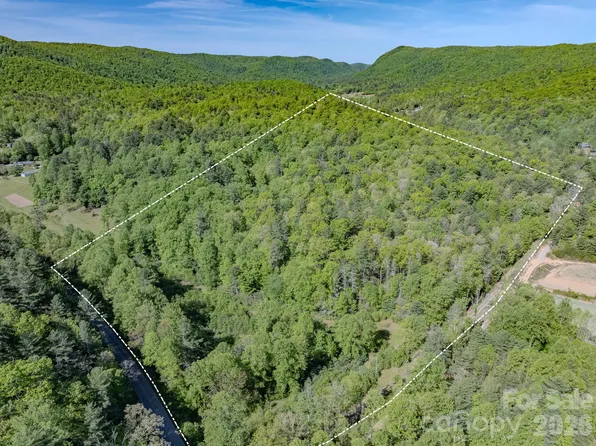 4111 Bobs Creek Rd, Zirconia, NC 28790