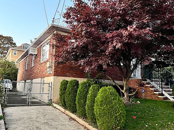 4th image of 15 Waterford Ct