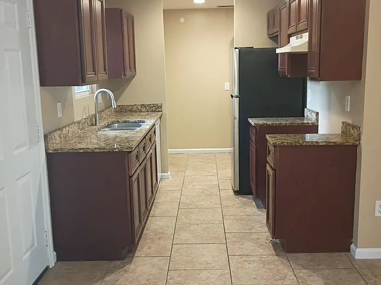 308 Stacie Ct — Photo 8