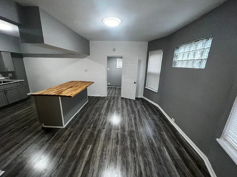 709 N Laramie Ave — Photo 10