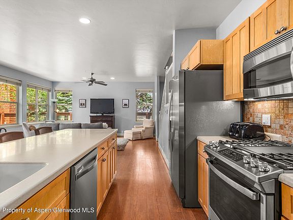 5th image of 548 Evans Ct