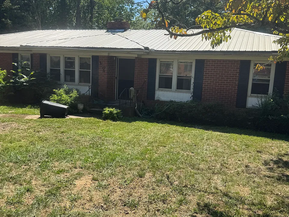 104 Lanceway Dr