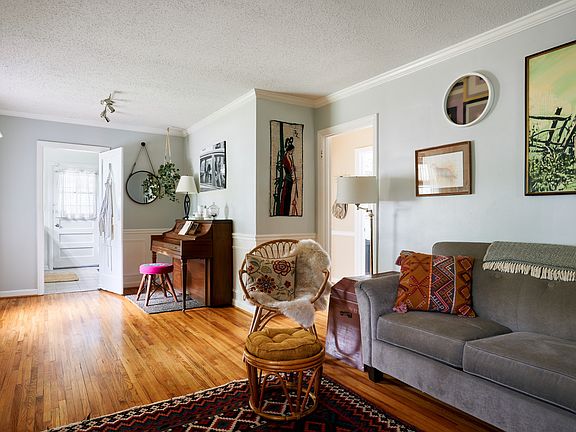 5th image of 2510 Woodyhill Dr