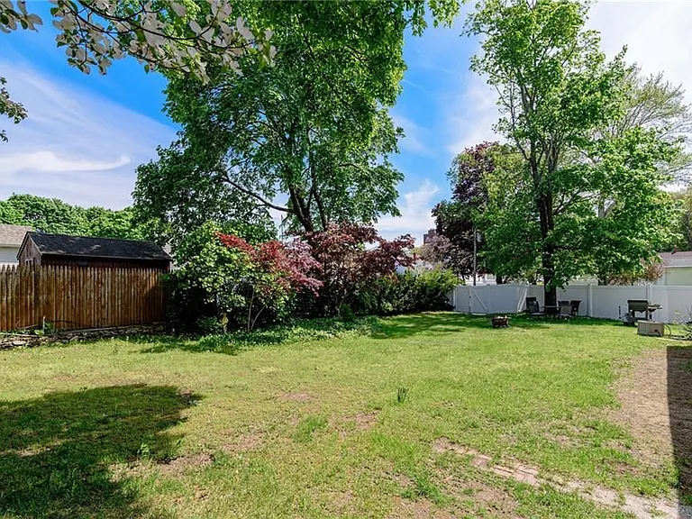 76 Crossland Rd — Photo 8