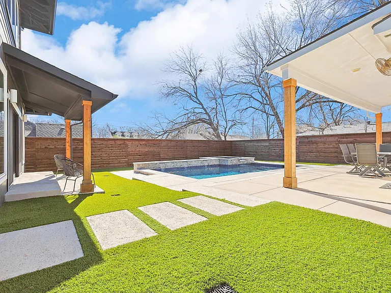 304 Bowie St — Photo 25