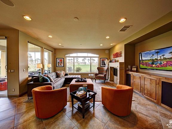 Lovely condo overlooking the 9th fairway
