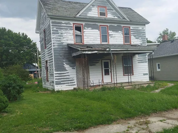 920 McLean St, Falls City, NE 68355